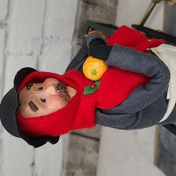 Byers' Choice Carolers 1999 Fruit Vendor with Fruit Cart Vintage - Picture 11 of 17